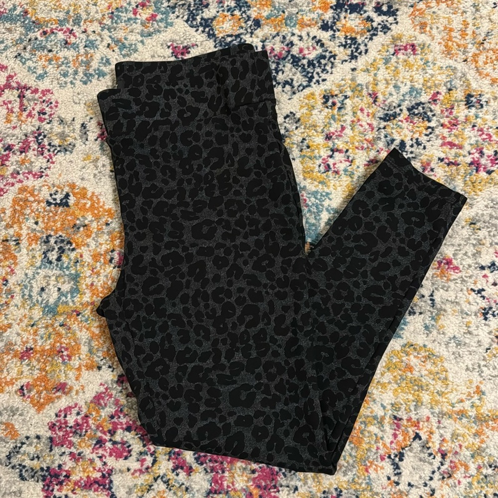LOFT Women’s large L black and grey leopard thick leggings, elastic waist